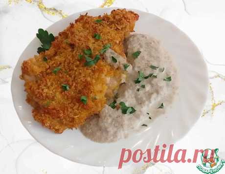 Куриный шницель в чипсах с грибным соусом – кулинарный рецепт