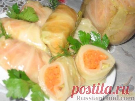 Маринованные голубцы с морковно-чесночной начинкой недолго задержатся на столе.