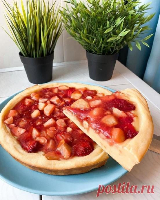 ​Яблочно-клубничный ПП-пирог