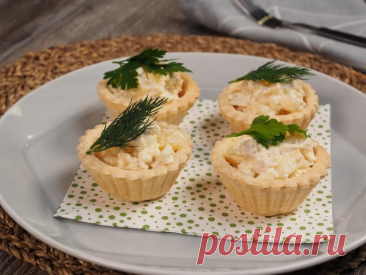 Салат с ананасом и куриной грудкой Ингредиенты:Филе куриной грудки &mdash; 3 шт. = 720 г&nbsp;Консервированный ананас &mdash; 1 банка = 200 г&nbsp;Куриное яйцо &mdash; 3 шт.
Чеснок &mdash; 2 зубчика&nbsp;Плавленый сыр &mdash; 2 шт.&nbsp;&nbsp;Майонез &mdash; 375 г&nbsp;Сделать полезнее: чтобы сделать салат менее...
