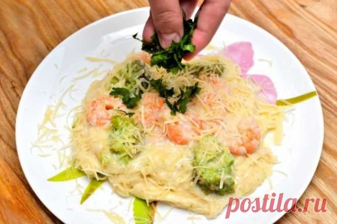 Паста с креветками и соусом Альфредо