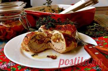 Крученики с опятами Ингредиенты:Свинина (биточное мясо) — 800 гЛук — 1-2 шт.Филе куриное запеченное — 100 гОпята маринованные — 150 гСливки молочные — 500 млТимьян — 1-2 веточкиРозмарин — 1-2 веточкиСоль — по вкусуПерец черный — по вкусуТмин — по...