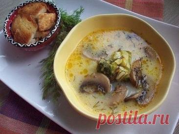 Сырный суп с шампиньонами и брокколи Ингредиенты:● Шампиньоны &mdash; 5-7 шт.● Сырки &mdash; 2 шт.● Брокколи &mdash; 200 г● Картофель &mdash; 1-2 шт.● Морковь &mdash; 1 шт.● Соль, растительное масло для обжаркиПриготовление:1. Шампиньоны нарезаем. Обжариваем минут 5-10. Морковку трем на терке и тоже обжариваем.2. Брокколи...