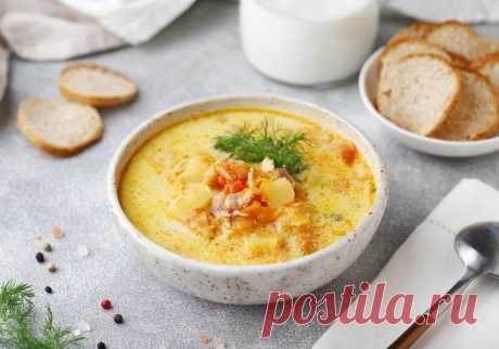 Суп с красной рыбой, томатами и сливками