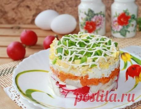 Салат с треской Ингредиенты:Треска отварная — 200 гЯйцо куриное — 2 шт. Морковь — 1 шт.
Редиска — 4 шт. Лук зеленый — 10 г
Майонез — 80 гПриготовление:1. Редис помойте и нарежьте кружками. Выложите первым слоем салата. Смажьте редис майонезом. 2....