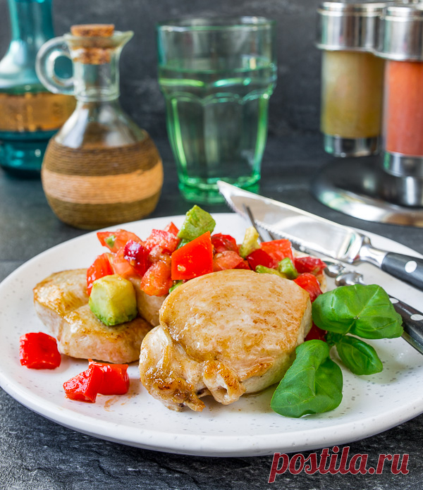 Куриные медальоны с сальсой из сладкого перца, томатов и авокадо на Вкусном Блоге Куриные медальоны с сальсой из сладкого перца, томатов и авокадо - вкусные проверенные рецепты, подбор рецептов по продуктам, консультации шеф-повара, пошаговые фото, списки покупок на VkusnyBlog.Com