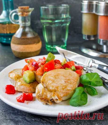 Куриные медальоны с сальсой из сладкого перца, томатов и авокадо на Вкусном Блоге Куриные медальоны с сальсой из сладкого перца, томатов и авокадо - вкусные проверенные рецепты, подбор рецептов по продуктам, консультации шеф-повара, пошаговые фото, списки покупок на VkusnyBlog.Com