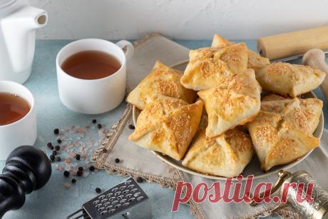 Слойки с курицей и сыром Предлагаем приготовить слойки с курицей — аппетитное и сытное блюдо. А если дополнить начинку мягким сыром и зеленью, то они получаются очень вкусными.

Для этого блюда требуется минимальное количество времени и готовое слоенное тесто.

Приблизительная стоимость готового блюда - 45 000 сум

*с