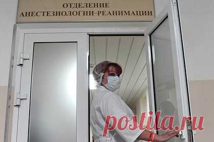 Банк заплатит россиянке сотни тысяч рублей за скользкое крыльцо. Банк заплатит жительнице Тюмени сотни тысяч рублей за скользкое крыльцо. Об этом сообщила Объединенная пресс-служба судебной системы региона в своем Telegram-канале. В декабре 2022 года россиянка при входе в банк поскользнулась на наледи и упала на левое плечо. В результате она получила закрытый перелом плеча.