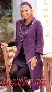 Вязаное лиловое узорчатое пальто | Вязание спицами и крючком – Азбука вязания