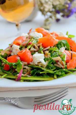 Салат из рукколы с рыбой и томатами - кулинарный рецепт