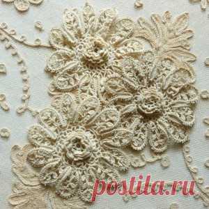 Antique Hand Made Lace Flowers Two Patterns | Vintage Passementerie