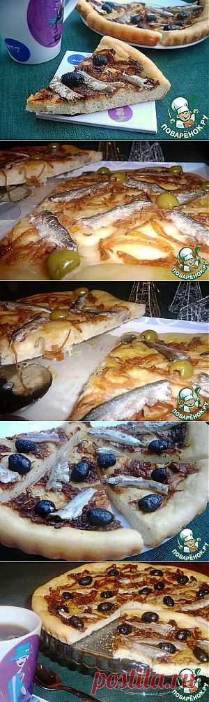 Закусочный пирог с луком, килькой и оливками - кулинарный рецепт
