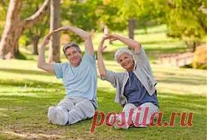 Вес после 50
Часто мы оправдываем свой лишний вес своими прожитыми годами, как-будто лишние килограммы - это неизбежная физиологическая реакция на возрастные изменения. Тогда почему стройные женщины и мужчины после 50 не бьют тревогу и не бегут к врачу, чтобы выявить болезнь, которая не позволяет им полнеть с возрастом? Потому что они не чувствуют себя больными, напротив - они здоровее и активнее своих полных современников.