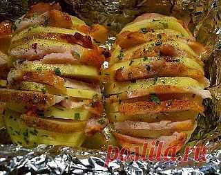 Самые вкусные рецепты: Запеченная картошка-гармошка с беконом сыром и грибами