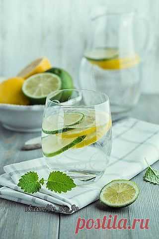 Почему полезно начинать утро со стакана воды с долькой лимона!.