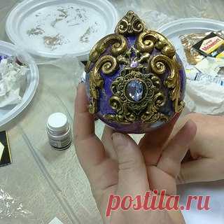 Вчера был насыщенный и очень плодотворный день))) Спасибо Новороссийску за теплый прием))) Спасибо студии - магазину Хоббит, за творчески проведенные часы! Девочки, вы супер))) мы создали за один день вместе 19 красивейших елочных игрушек!