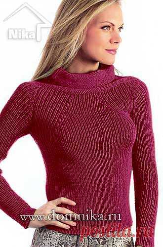 Женский вязаный свитер с рукавом реглан.
