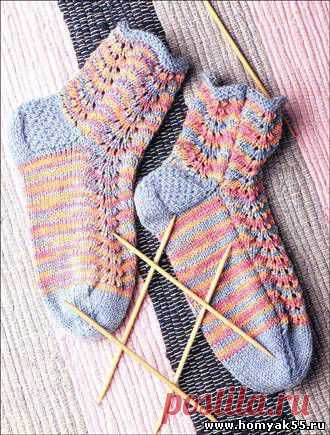 Пёстрые носки с ажуром, связанные на 2-х спицах | «Хомяк55.ру» сайт о вязании