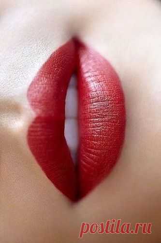 Red lip perfection...