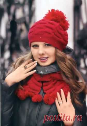 Красные шапочка и шарф  Головные уборы, дополненные шарфами, наилучшим образом подходят к капризам природы.Размер шапочки: 44 см Размер шарфа: 18 см х 108 смВам понадобится: 350 г пряжи Adelia 