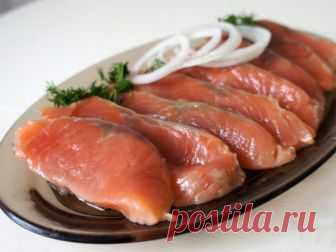 Деликатесная «семга» из горбуши: простой рецепт вкусной слабосоленой рыбы | Наша Дача | Яндекс Дзен