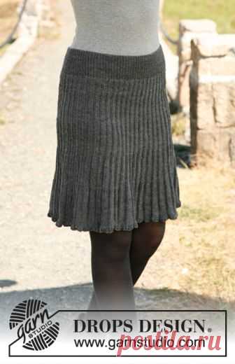 First Lady / DROPS 131-4 - Free knitting patterns by DROPS Design Knitted DROPS skirt in ”Fabel” or Flora. Size: S - XXXL.