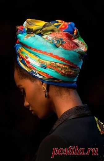 Платок на голову: 15 примеров того, как носить главную вещь сезона / Все для женщины