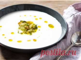 👌 Холодный испанский суп Ахобланко, рецепты с фото Ахобланко, который ещё часто называют белым Гаспачо, это известный испанский суп на основе миндаля и хлеба.