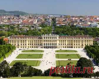 The view of Schonbrunn Castle and Vienna beyond from the Glorietta.  This was just the Hoffburg's summer place!