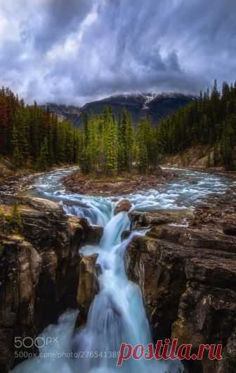 giferen:
“落基山辛华达瀑布Sunwapta Falls, Canadian Rockies by vcg-calgarytea
”