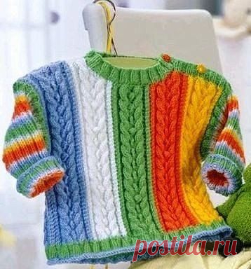 Детский свитер из цветных полос