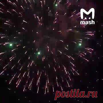 На праздновании Дня российского города фейерверк обстрелял толпу людей. Во время салюта в честь 108-го Дня города в Кызыле (Республика Тува) часть залпов праздничного фейерверка обстреляла толпу людей. В результате инцидента в российском городе пострадали трое несовершеннолетних. Глава Республики Тыва Владислав Ховалыг заявил, что в причинах ЧП разбираются ответственные службы.