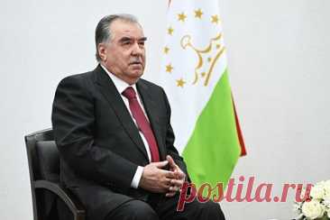Президент Таджикистана прилетел в Москву