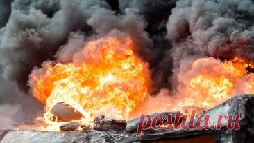 Пожар в бурятской столице расширяется. Пожар в бурятской столице Улан-Удэ затронул 20 домов и хозяйственных построек и продолжает расширяться. Об этом сообщает Telegram-канал МЧС России. &quot;Огонь распространился на 20 жилых домов и хозяйственных построек. МЧС России ...