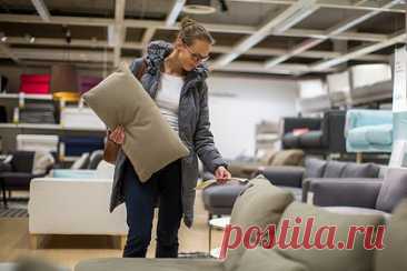 Раскрыты последствия ухода IKEA из России. Уход IKEA из России не повлиял на продажи российской мебели и пошел на пользу местным производителям. Последствия приостановки деятельности шведского бренда раскрыли эксперты. Они отметили, что многие иностранные бренды и работавшие по заказу IKEA российские фабрики продолжили работать в стране.