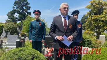 Российские дипломаты возложили цветы на могилу Зорге