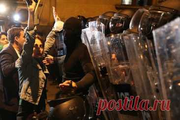 Спецназ снял оцепление у здания парламента в Тбилиси