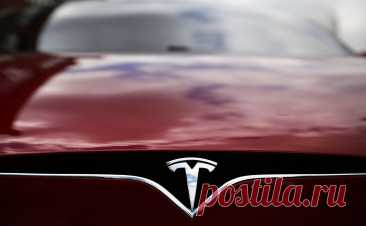 В США сотни аварий и несколько смертей связали с автопилотом Tesla. Почти полтысячи аварий произошло с автомобилями Tesla при включенном автопилоте за семь лет, из них большая часть — лобовые столкновения. В декабре Tesla объявила об отзыве более чем 2 млн машин из-за проблем с автопилотом