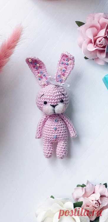 PDF Нежный кроха крючком. FREE crochet pattern; Аmigurumi animal patterns. Амигуруми схемы и описания на русском. Вязаные игрушки и поделки своими руками #amimore - заяц, зайчик, кролик, зайчонок, зайка, крольчонок.