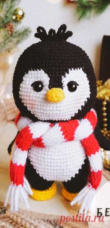 PDF Пингвинёнок Пин крючком. FREE crochet pattern; Аmigurumi toy patterns. Амигуруми схемы и описания на русском. Вязаные игрушки и поделки своими руками #amimore - маленький пингвин к Новому году, новогодние пингвинята, пингвинчик, пингвинёнок.