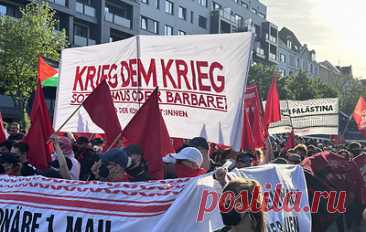 В Берлине на первомайские демонстрации вышли тысячи человек. На шествие собрались представители различных левых и антиглобалистских организаций, которые выступают против продажи оружия за рубеж и сверхдоходов крупных концернов