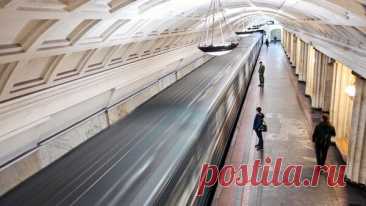 На участке &quot;красной&quot; ветки московского метро нет движения поездов