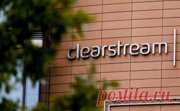 Clearstream отказался поддержать выкуп заблокированных бумаг у россиян. Clearstream напомнил клиентам о санкциях и отказался поддерживать предложенный Москвой механизм выкупа ценных бумаг. Эксперты разделились в мнении о том, как это решение повлияет на процесс