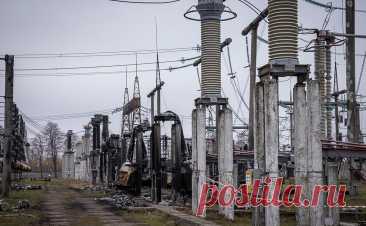 На Украине сообщили о повреждении трех электростанций. На Украине во время атаки, которая произошла в ночь с 7 на 8 мая, были повреждены три теплоэлектростанции, сообщает пресс-служба местной энергетической компании ДТЭК в телеграм-канале.
