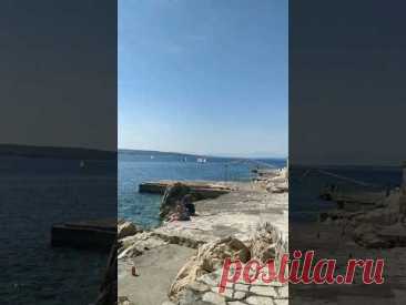 стройка и отдых в разгаре 😁 #море #пляж #хорватия
