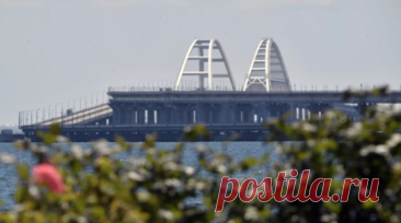 На Крымском мосту перекрыли движение. Автомобильное движение по Крымскому мосту перекрыли. Читать далее