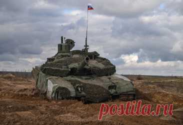 В Минобороны рассказали, как Т-90М уничтожил бронетехнику ВСУ под Авдеевкой. Дальность удара танка до 10 километров.