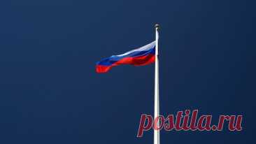 В Госдуме предупредили о наказании за порчу российского флага