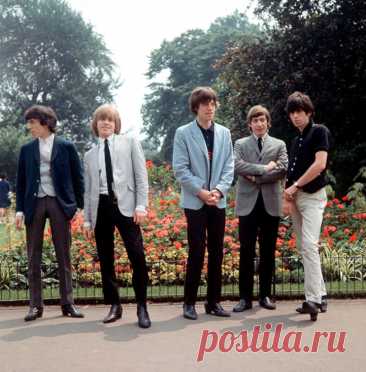 1964. The Rolling Stones at Regent’s Park in London, July 1964 - photo by Terry O’Neill - p4030 | PastYears.info